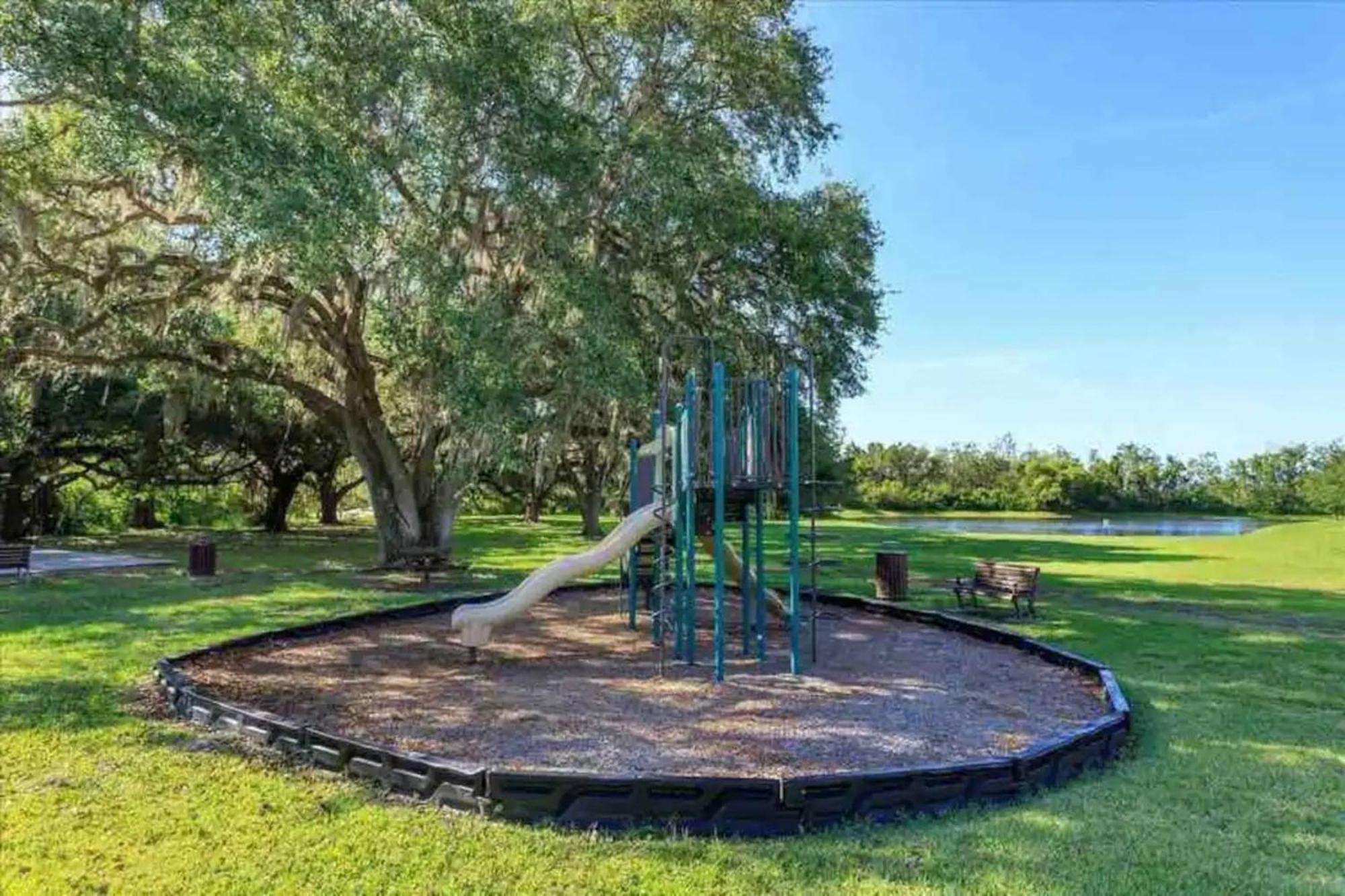 Ultimate Orlando - Like Near Attractions *